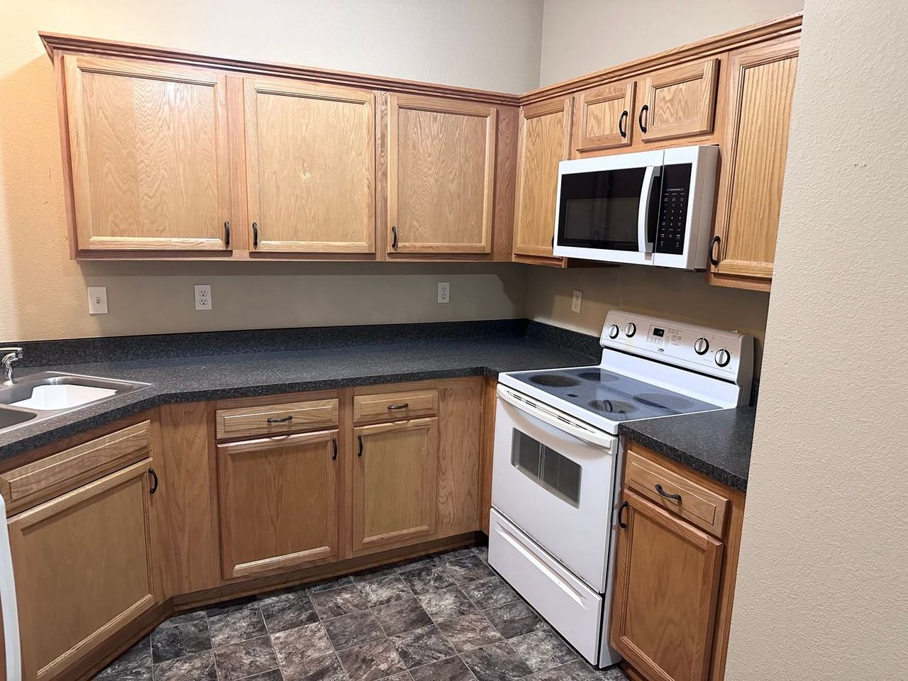 900 Ne Deer Creek Dr - Photo 4 of 13