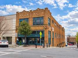featured image of 400 E Clayton St