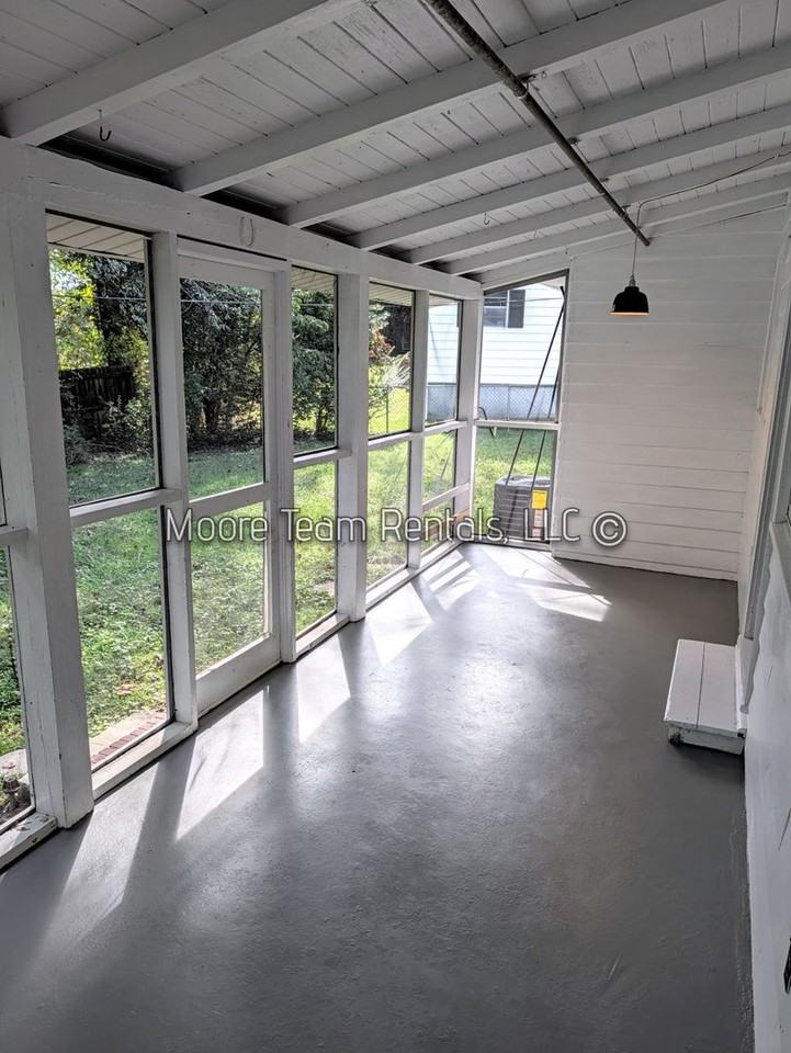 710 Oak Terrace Ln - Photo 5 of 18