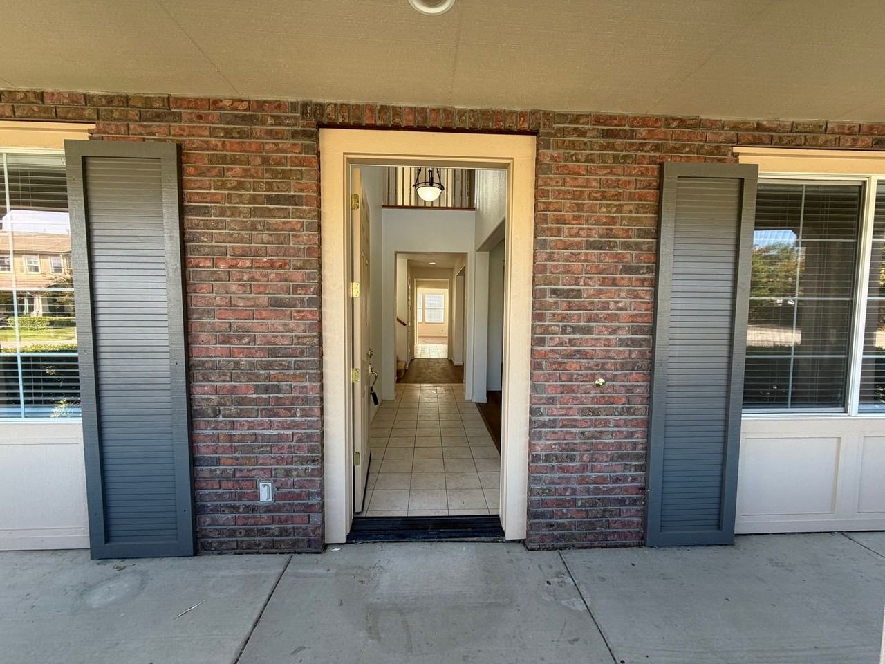 2566 Greystone Dr - Photo 3 of 29