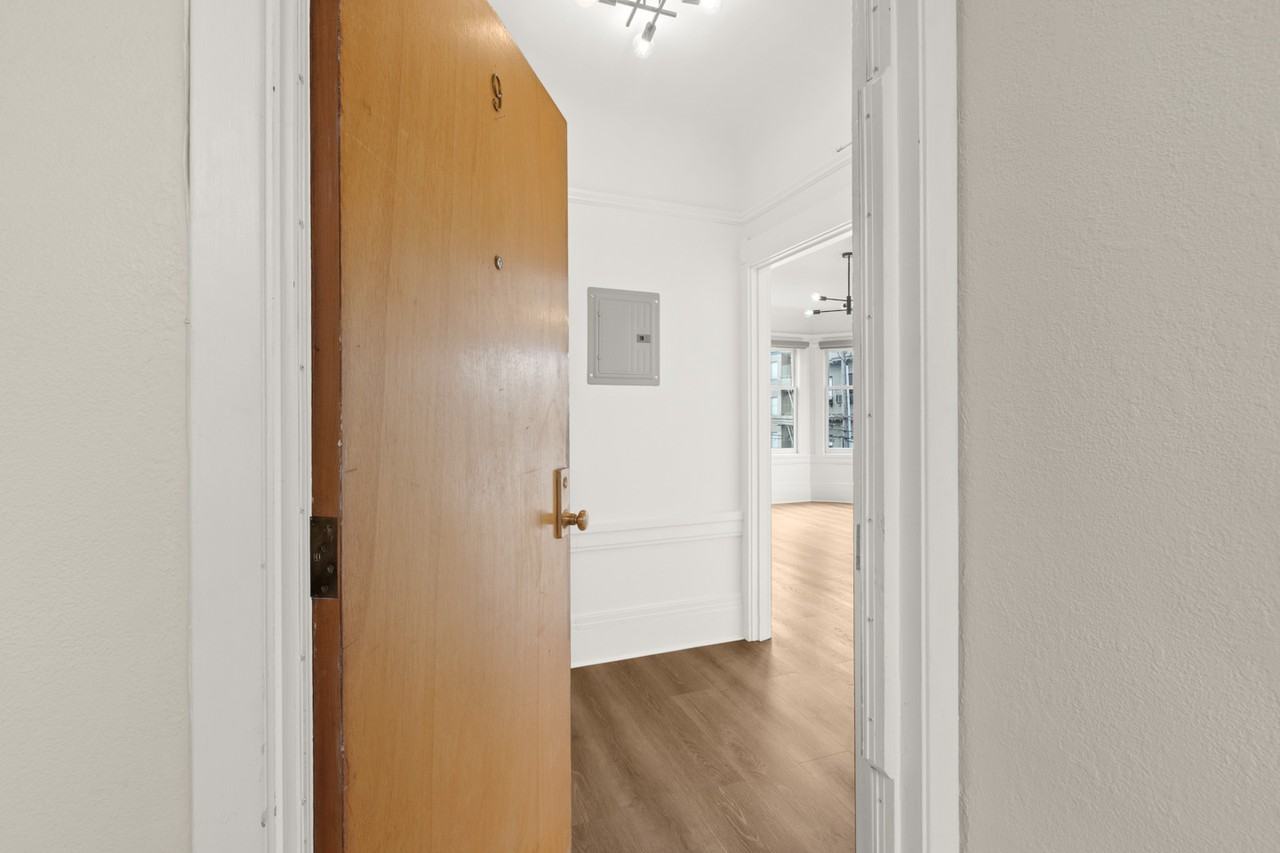 1610 Leavenworth Street #9 - Photo 4 of 31