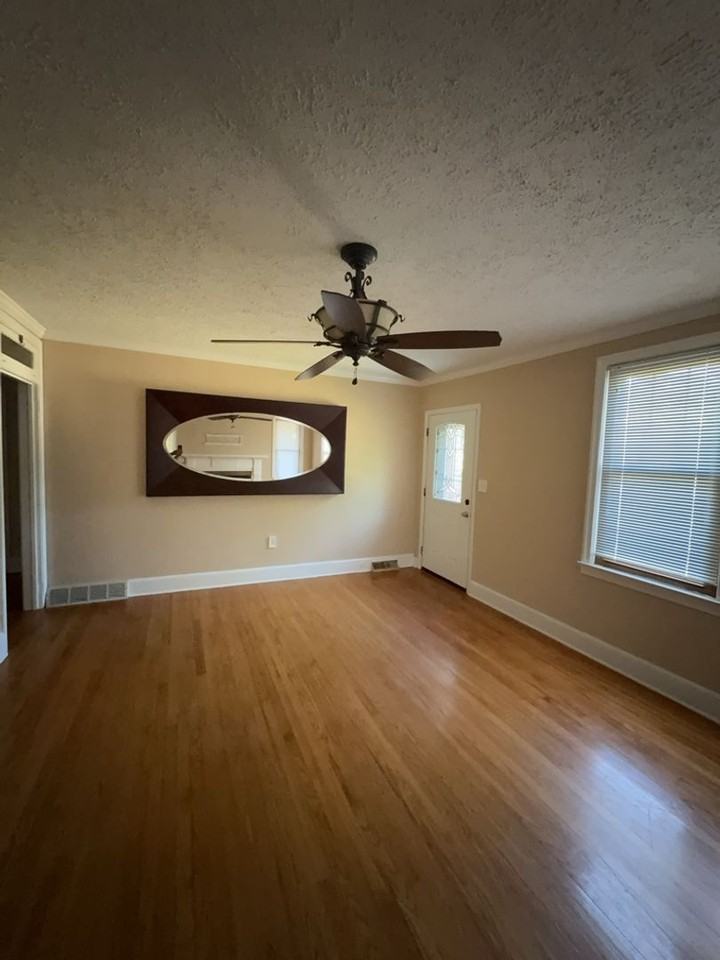 1516 Axtell Dr - Photo 5 of 10