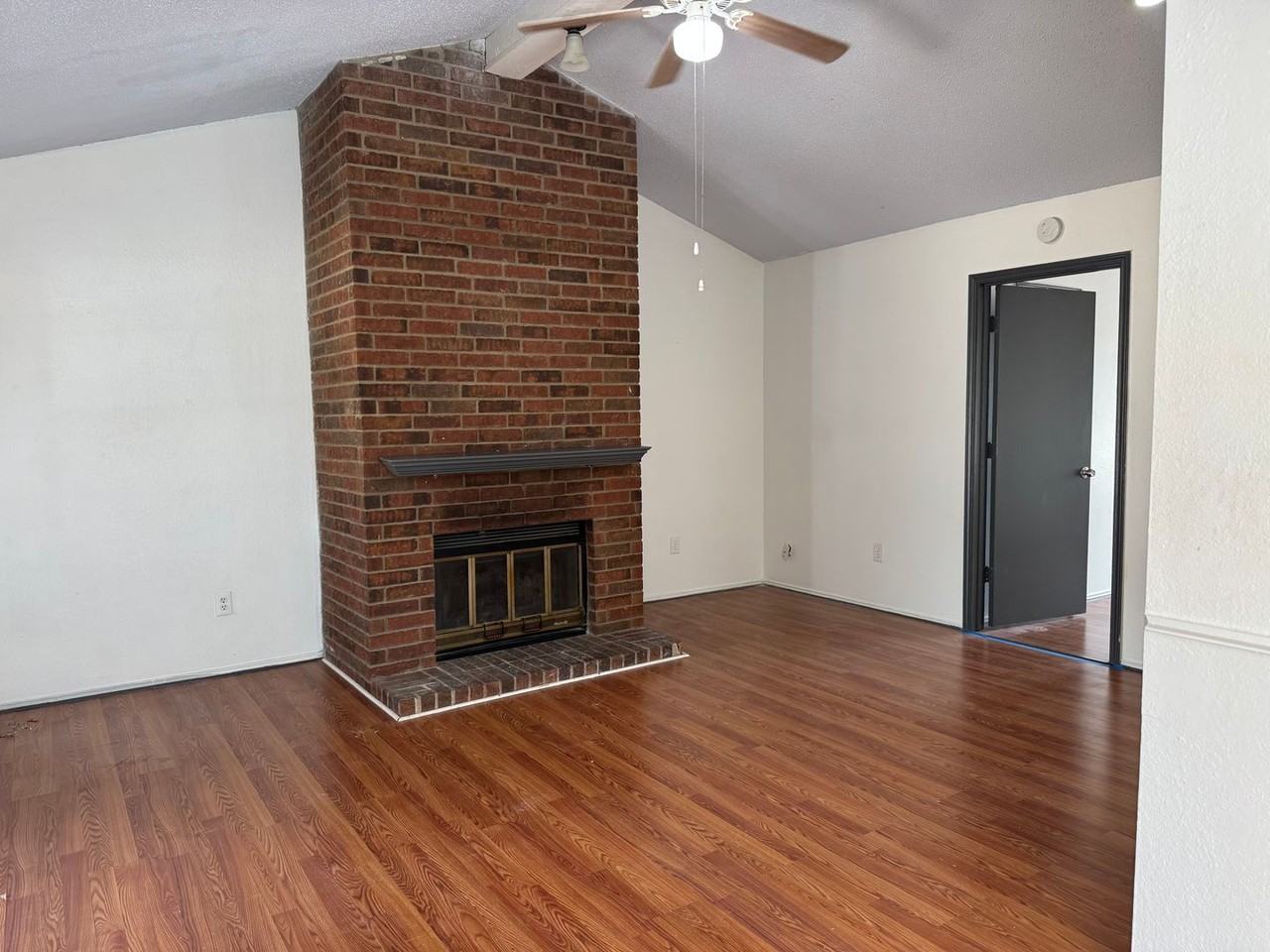 722 Woodland Ct - Photo 2 of 10