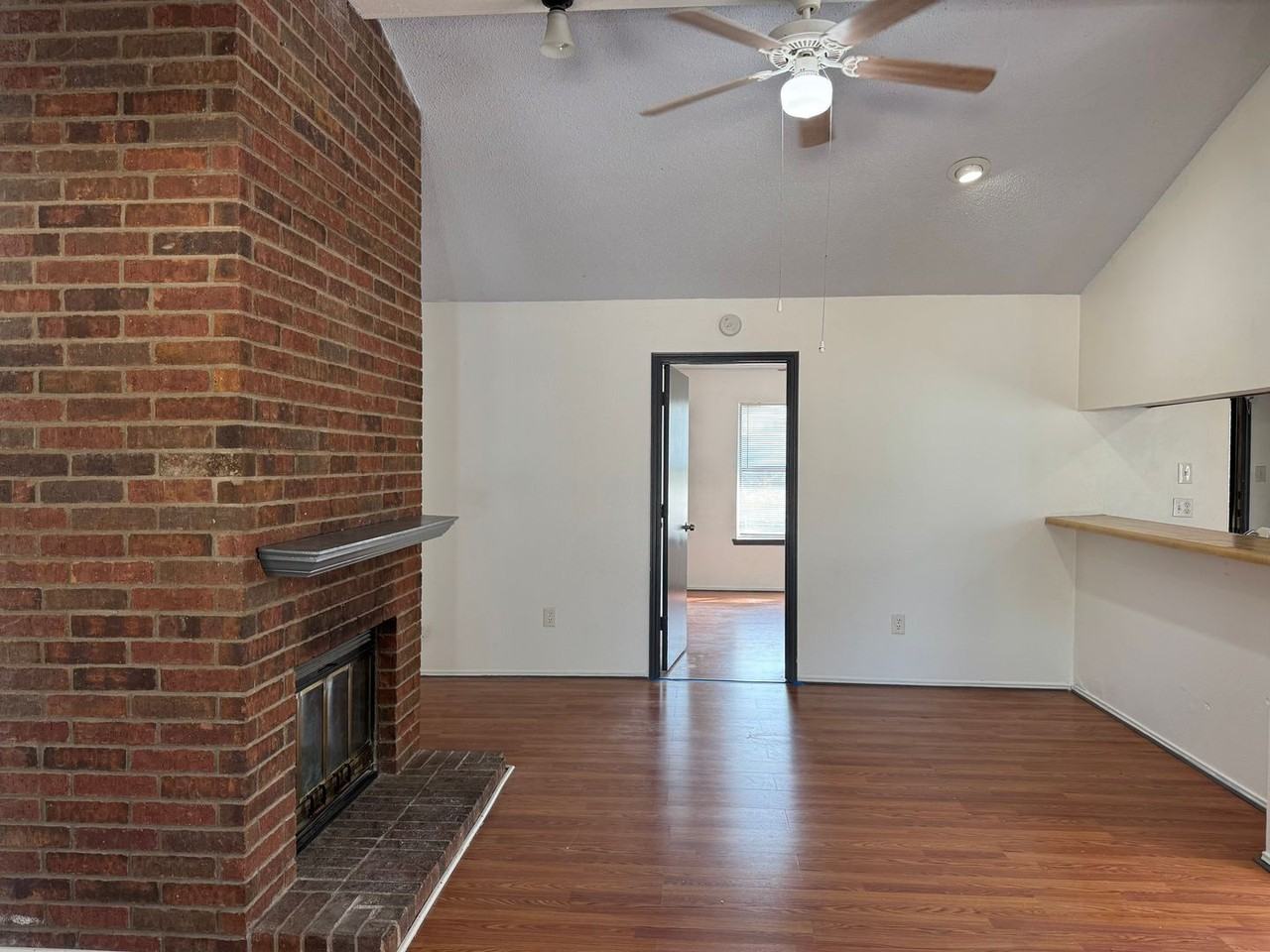 722 Woodland Ct - Photo 4 of 10