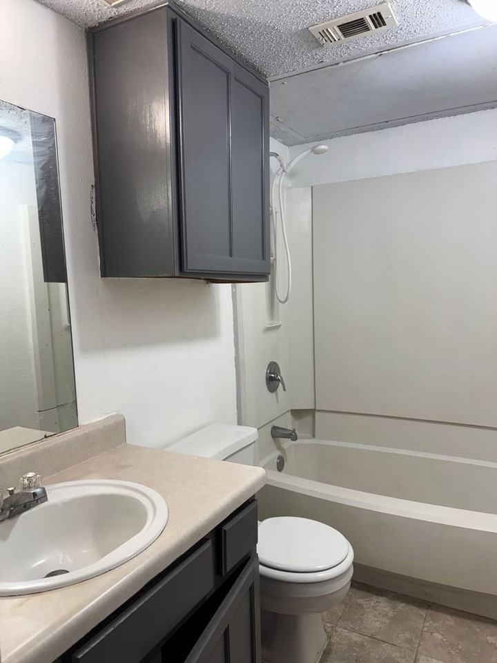 722 Woodland Ct - Photo 7 of 10