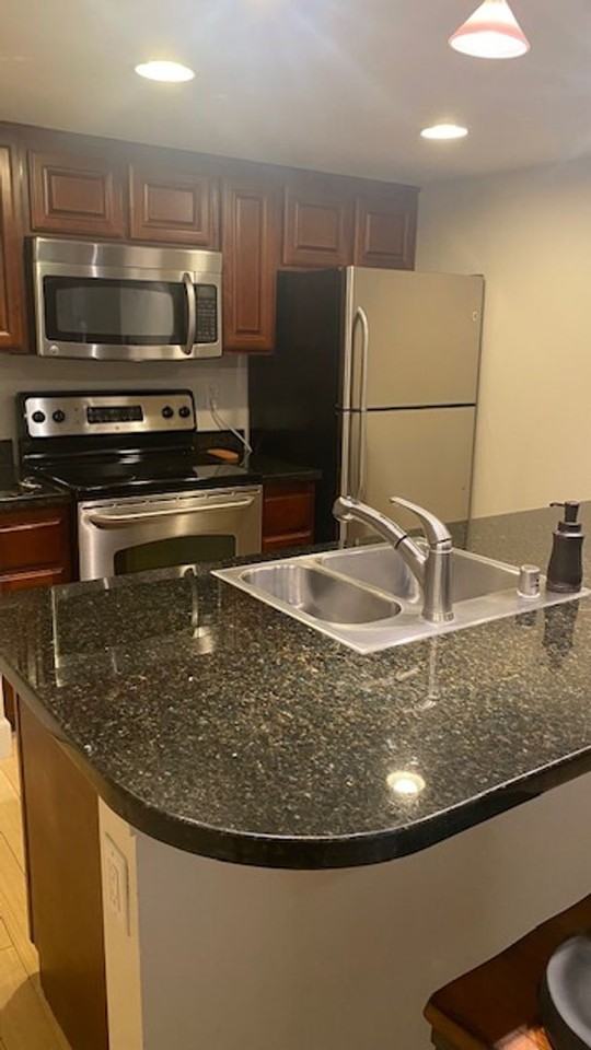 450 N Arlington Ave #407 - Photo 5 of 23