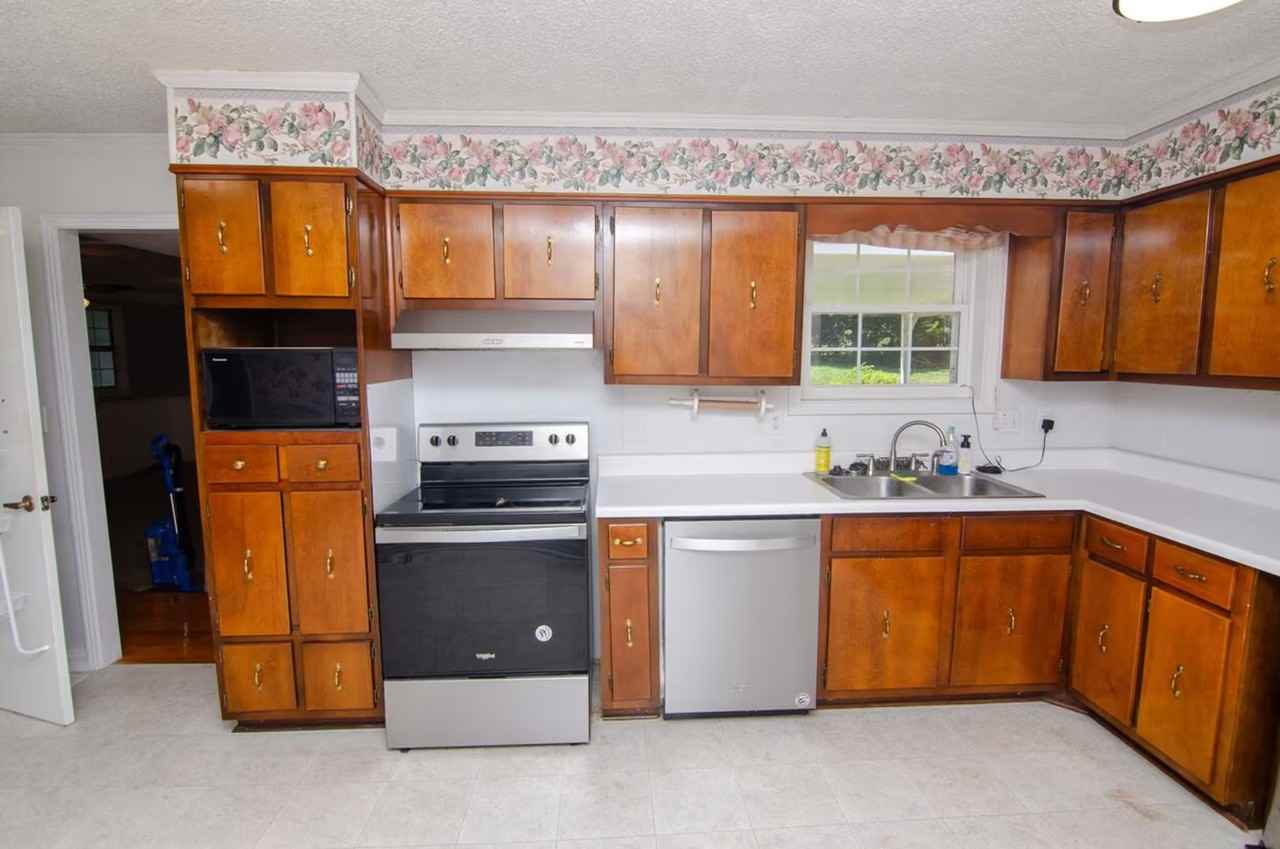 642 Mayview Dr - Photo 4 of 18