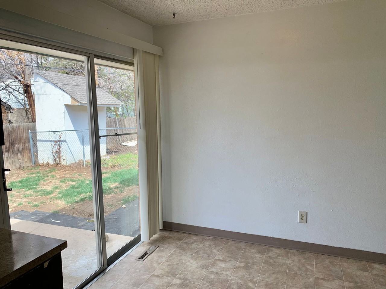 321 Saint Louis Ave - Photo 4 of 10