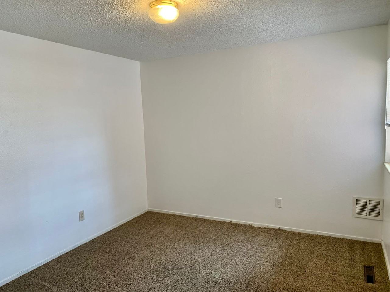 321 Saint Louis Ave - Photo 5 of 10