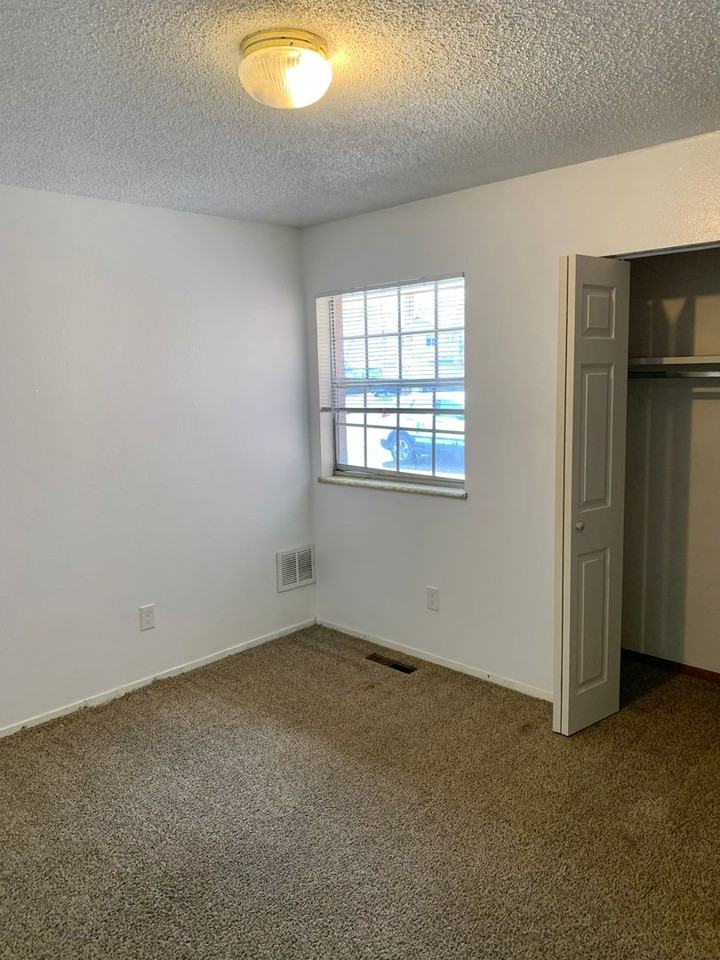 321 Saint Louis Ave - Photo 6 of 10