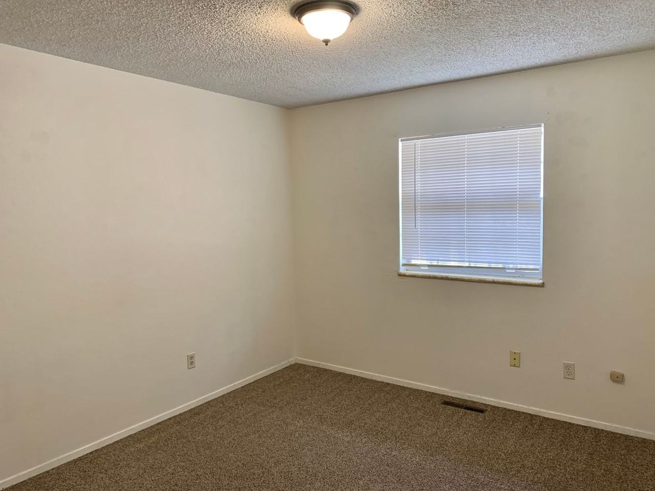 321 Saint Louis Ave - Photo 7 of 10
