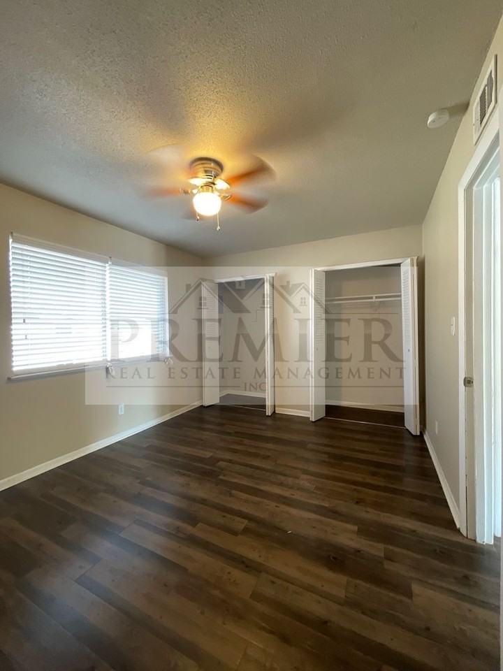 6039 Barton Dr - Photo 4 of 18
