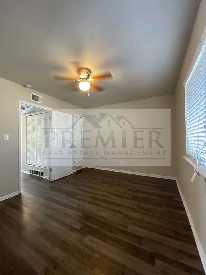 6039 Barton Dr - Photo 6 of 18