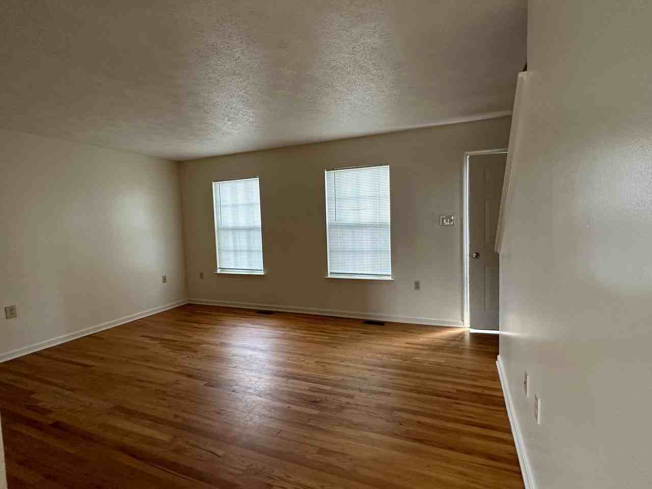109 Parkside Dr - Photo 2 of 11