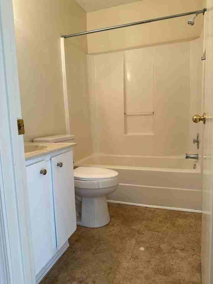 109 Parkside Dr - Photo 5 of 11