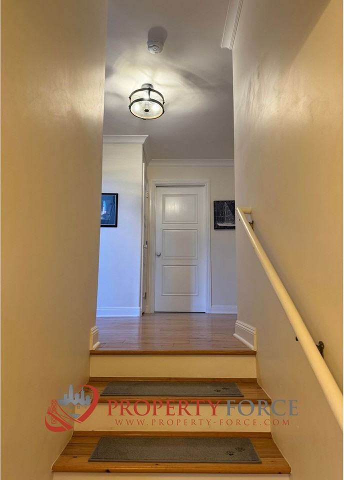 1519 Perez Dr - Photo 4 of 41