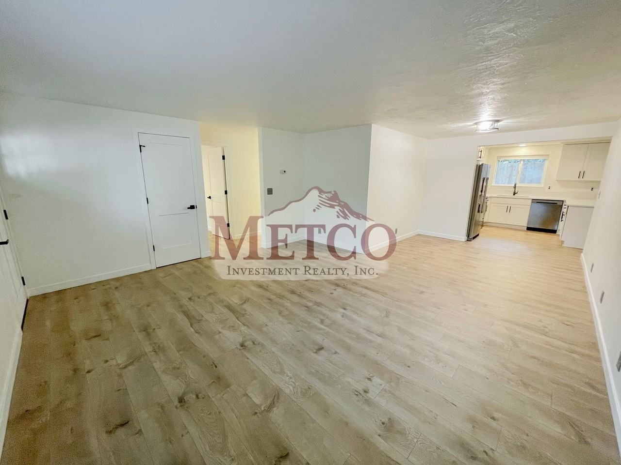 2817 Applewood Ln - Photo 3 of 17