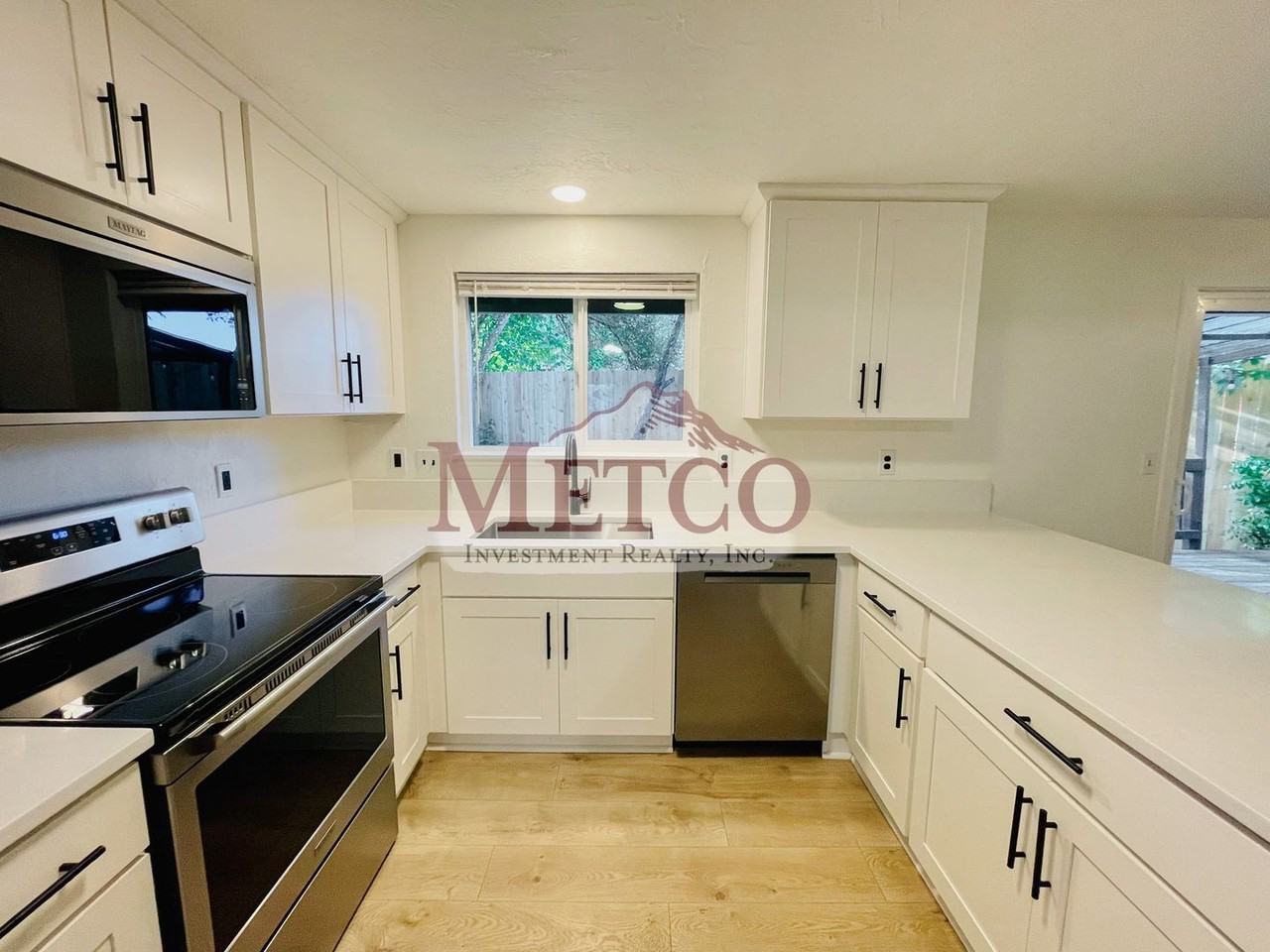 2817 Applewood Ln - Photo 6 of 17