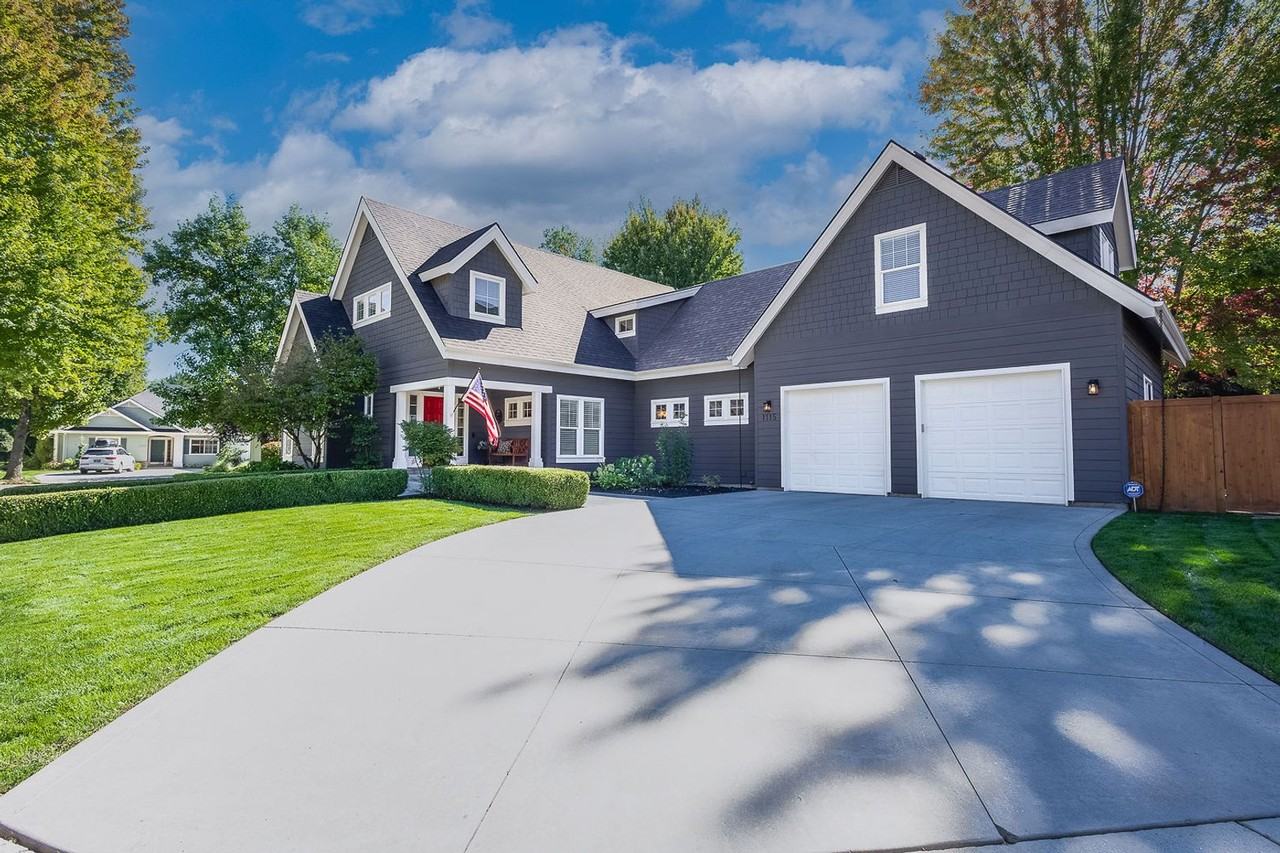1115 E Pastoral Ct - Photo 2 of 50