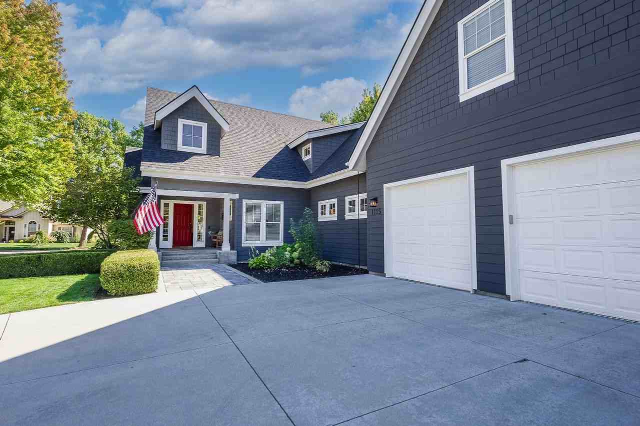 1115 E Pastoral Ct - Photo 3 of 50