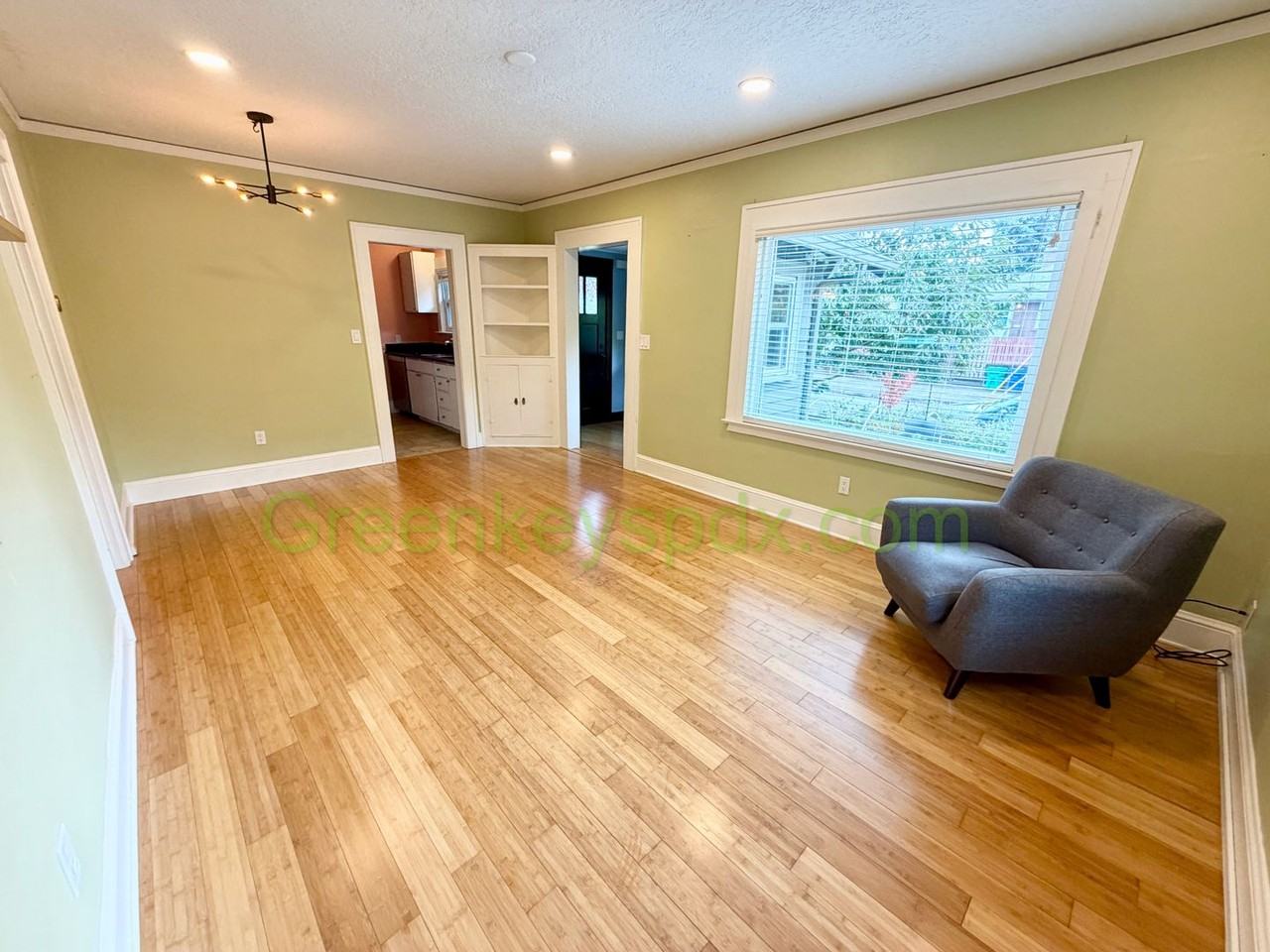 1507 N Watts St - Photo 4 of 30