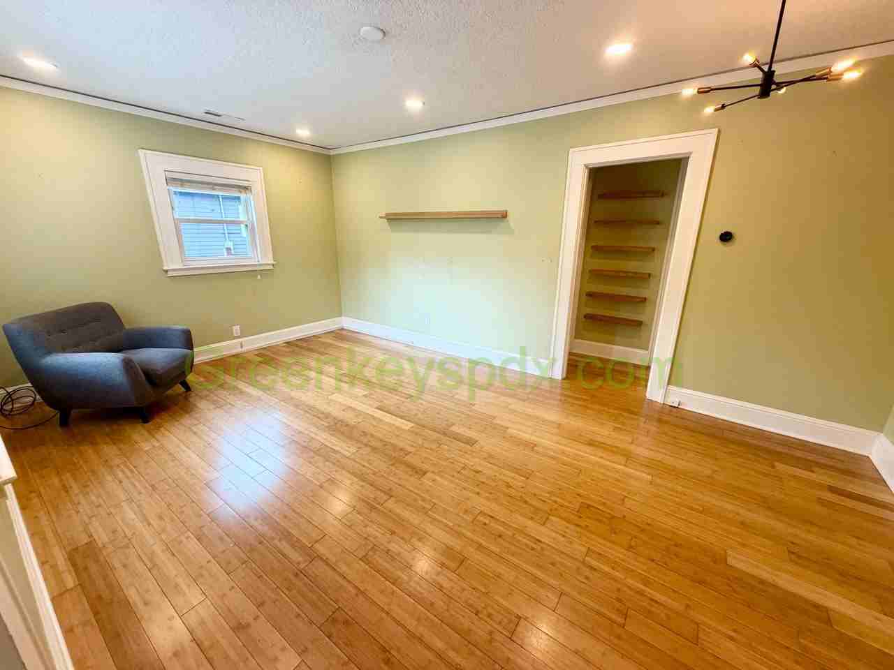 1507 N Watts St - Photo 5 of 30