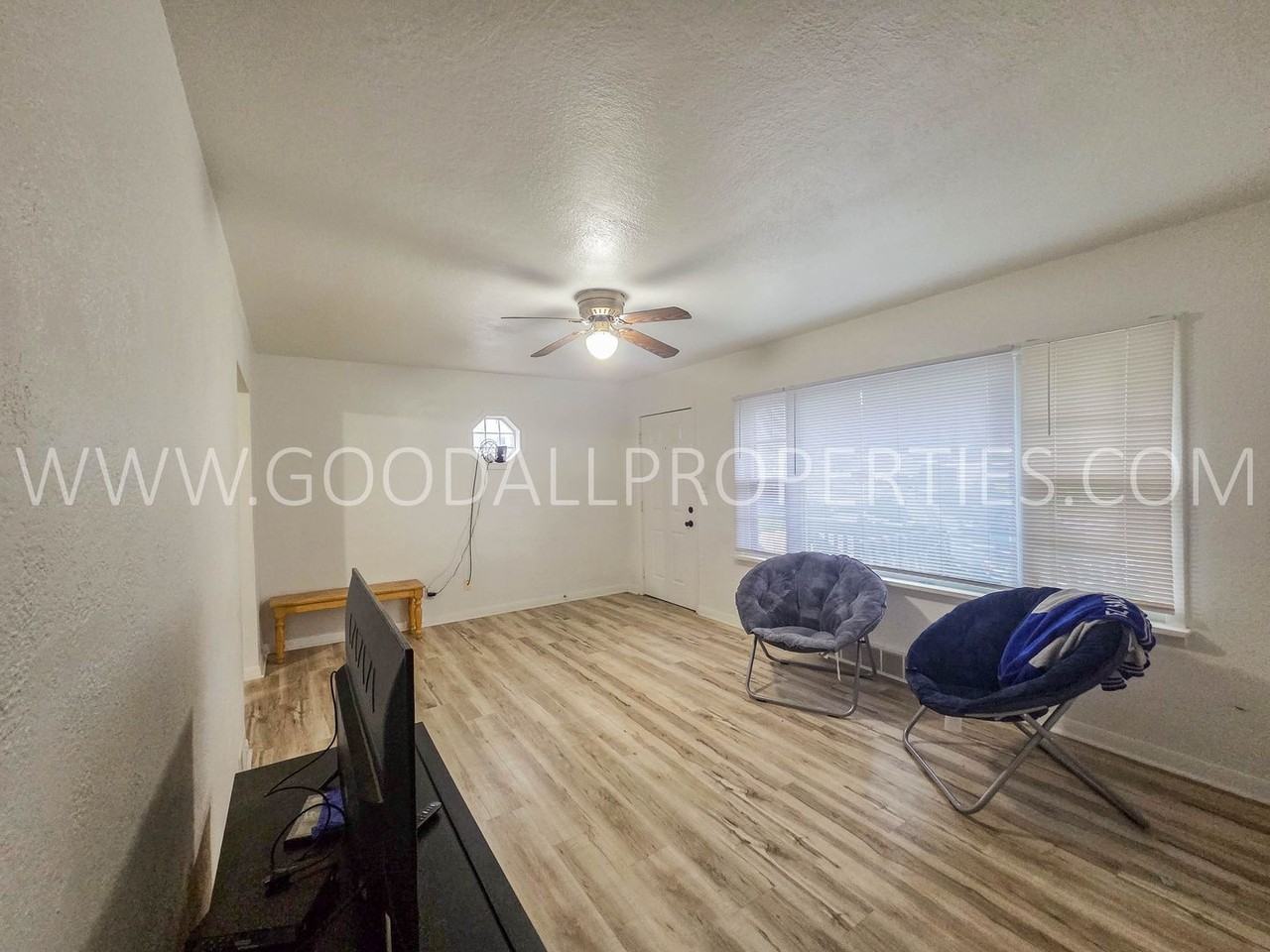 3409 Se 8th St - Photo 4 of 10