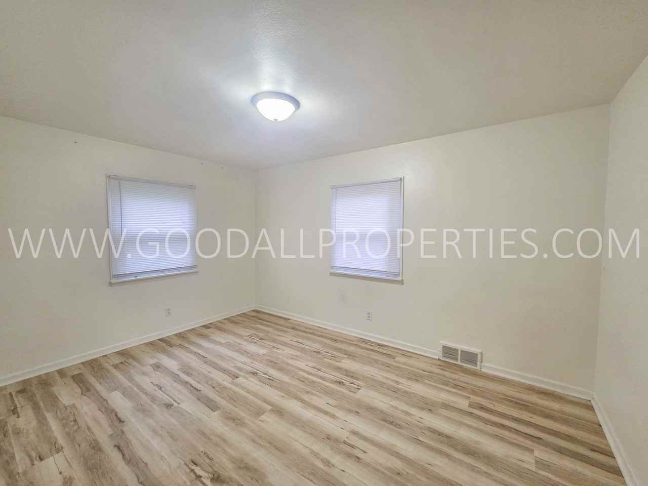 3409 Se 8th St - Photo 5 of 10
