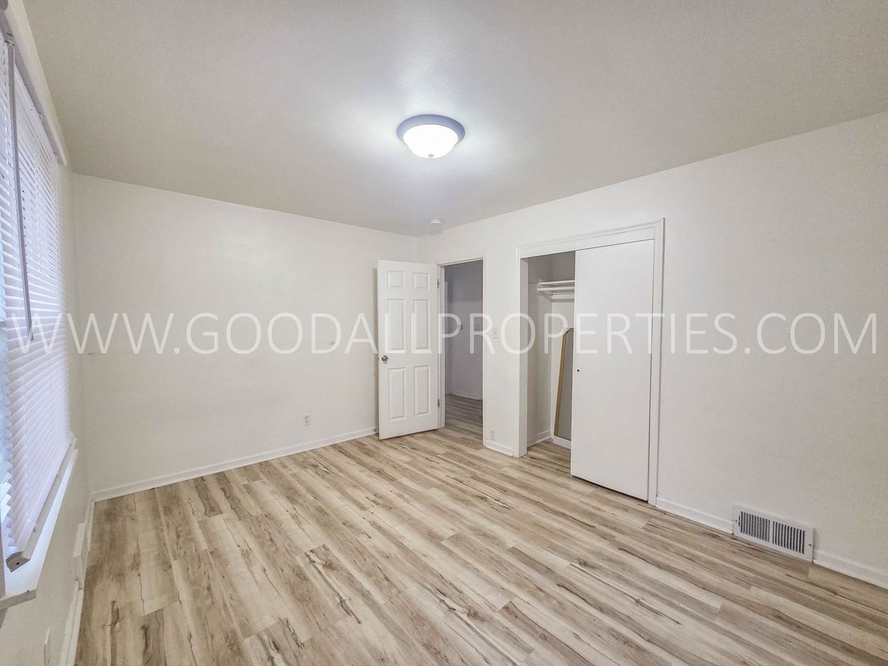 3409 Se 8th St - Photo 6 of 10