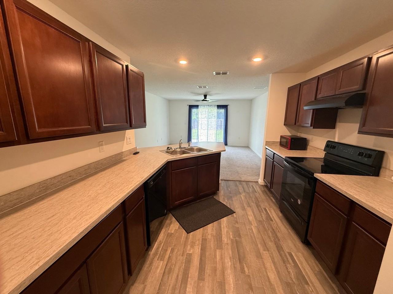 141 Ensenada St Se - Photo 4 of 16