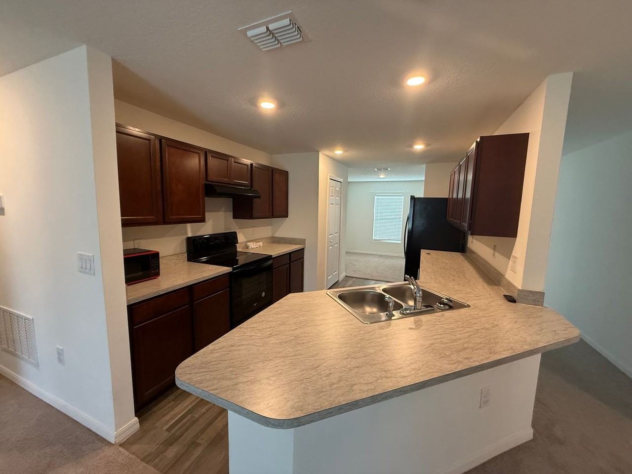 141 Ensenada St Se - Photo 5 of 16