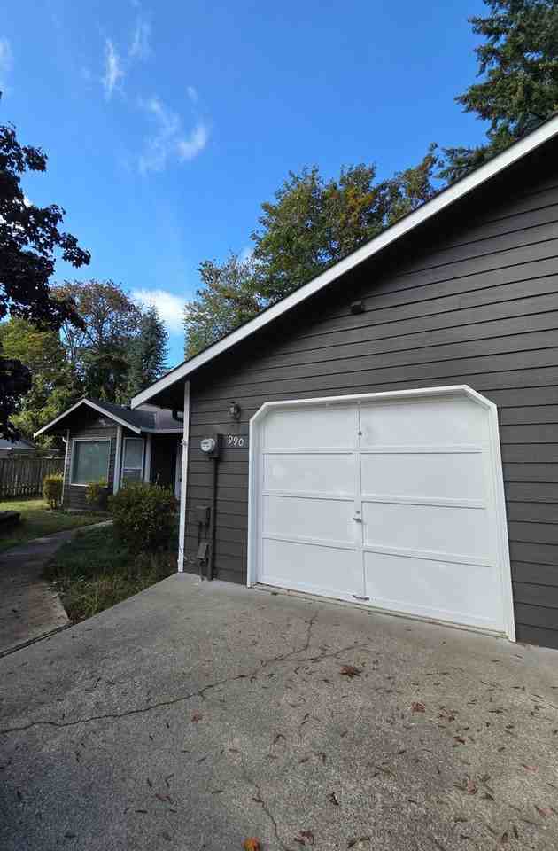 990 990 Kazac Place SW - Photo 3 of 22
