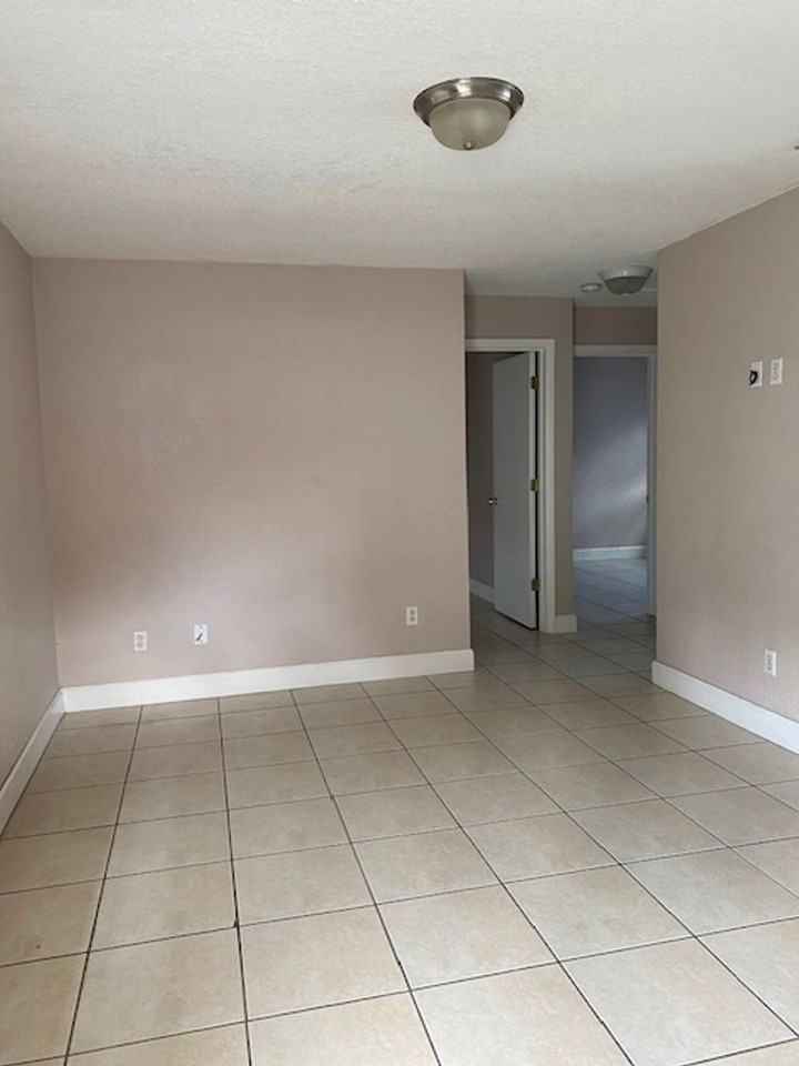 3170 S Bumby Ave #D7 - Photo 3 of 9