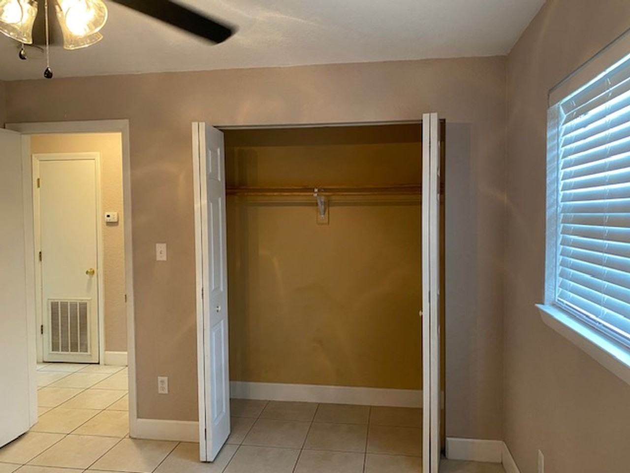 3170 S Bumby Ave #D7 - Photo 6 of 9