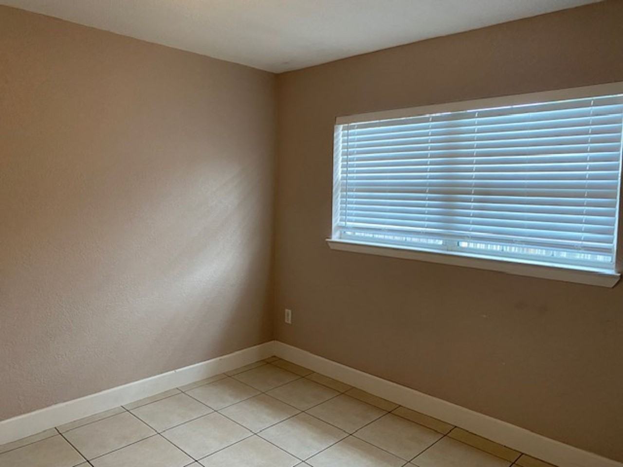 3170 S Bumby Ave #D7 - Photo 7 of 9