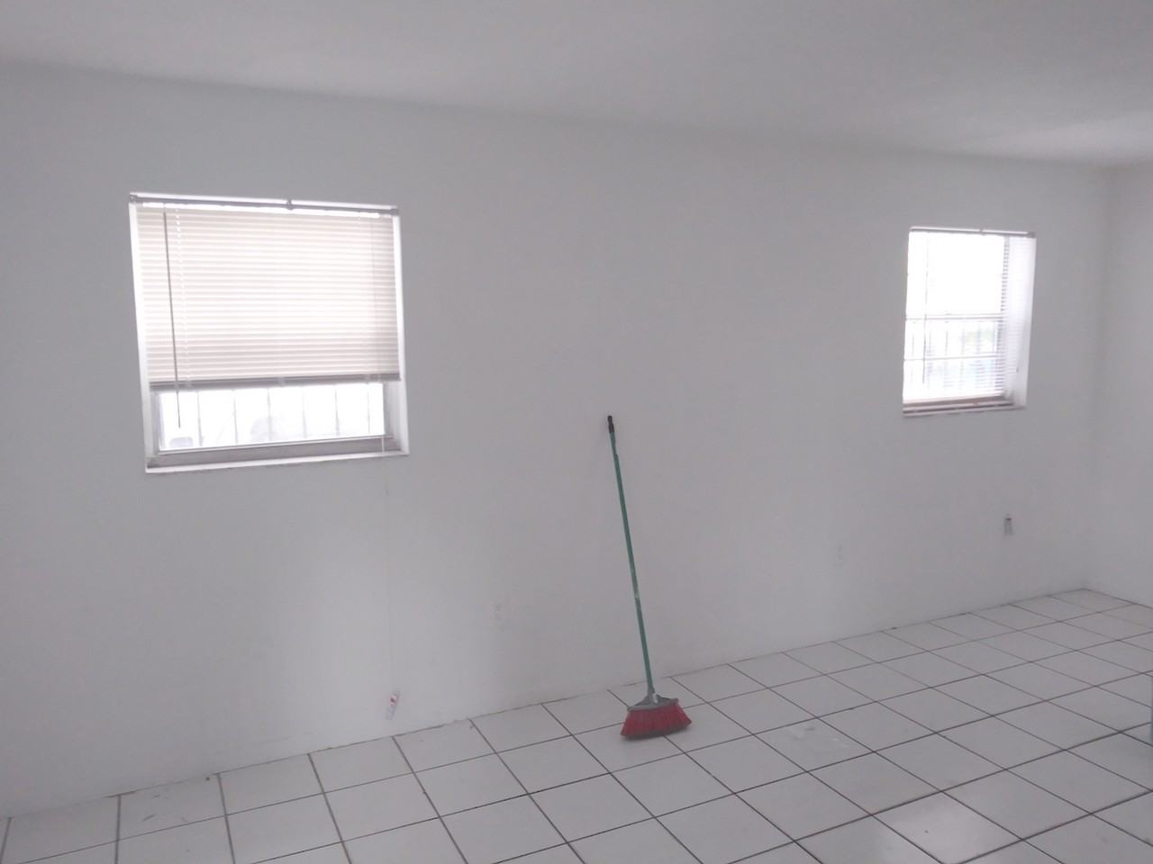 6236 Nw 4th Ave - Photo 4 of 26
