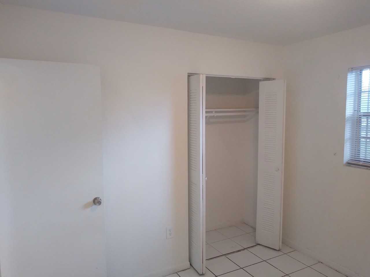 6236 Nw 4th Ave - Photo 7 of 26