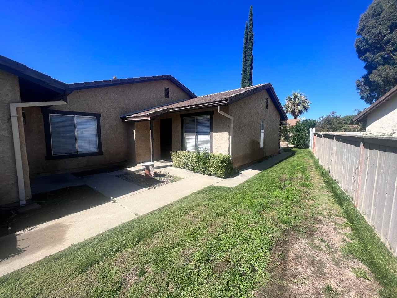 25587 Alicante Dr - Photo 2 of 9