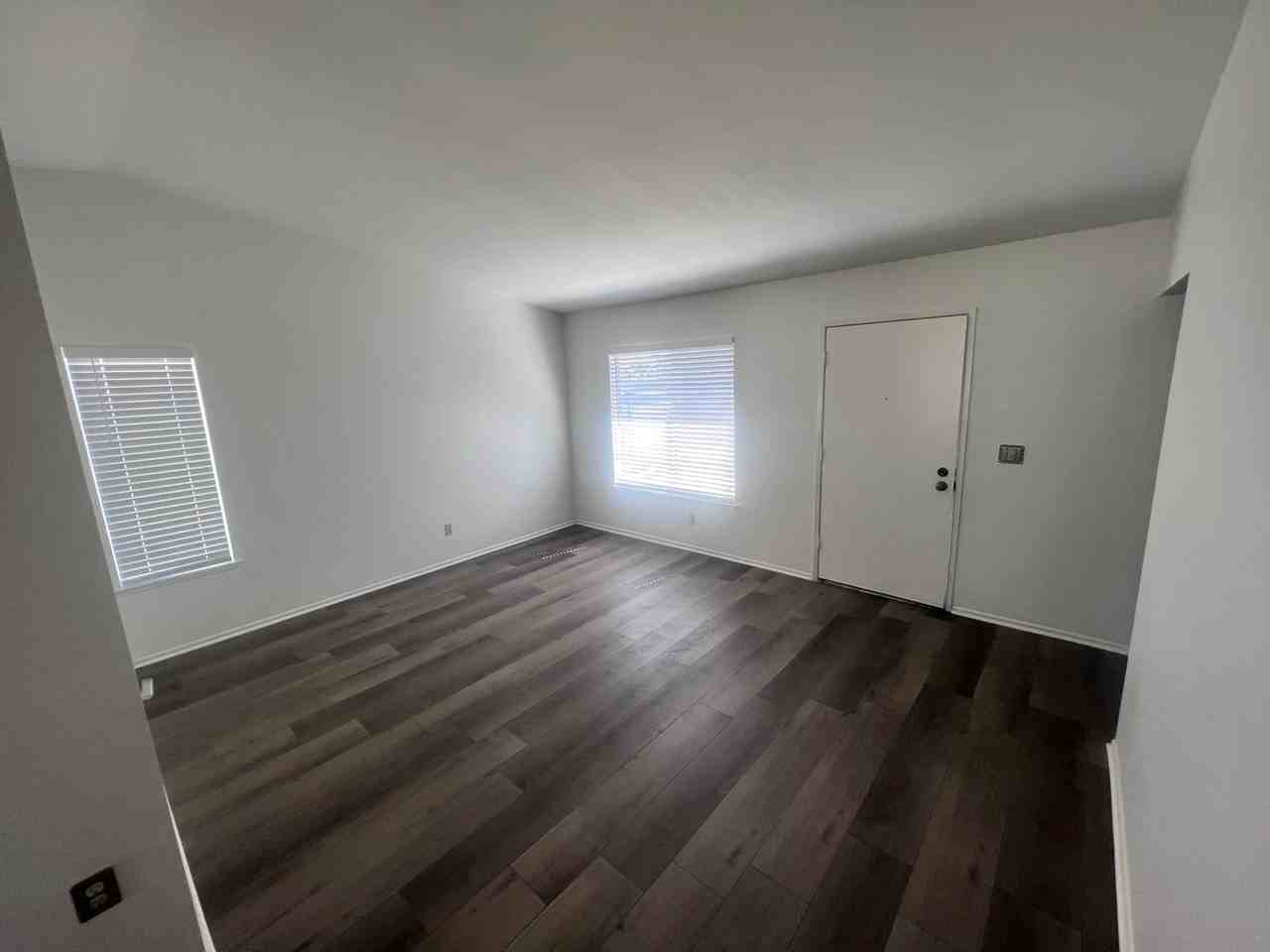 25587 Alicante Dr - Photo 3 of 9