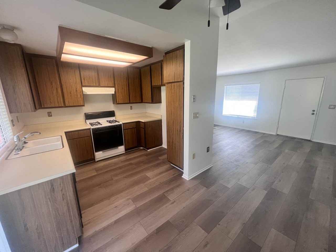 25587 Alicante Dr - Photo 4 of 9