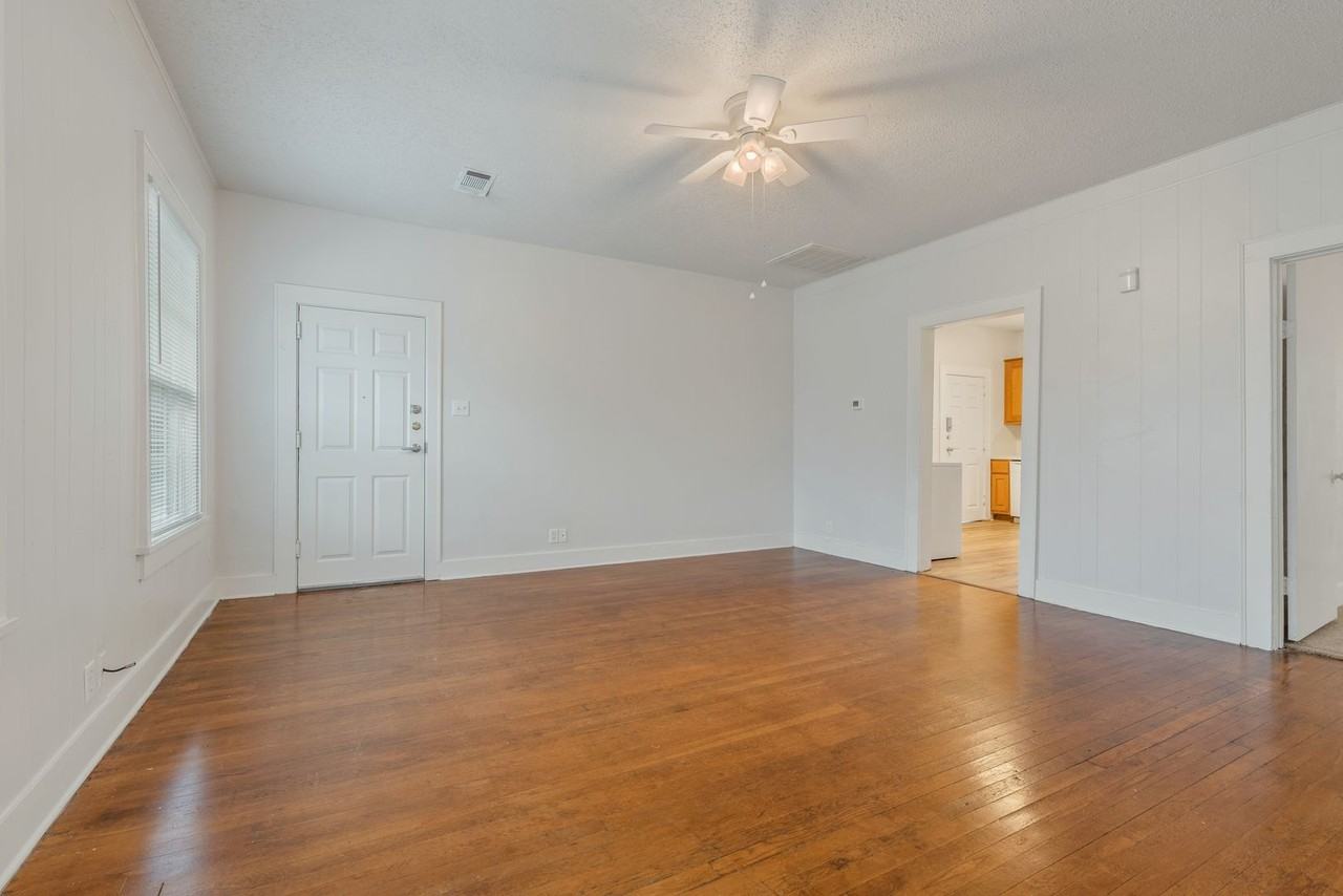 408 E Pease St #3 - Photo 4 of 16