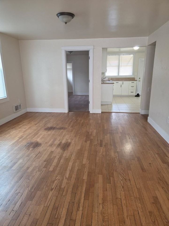 3806 E J St - Photo 7 of 41