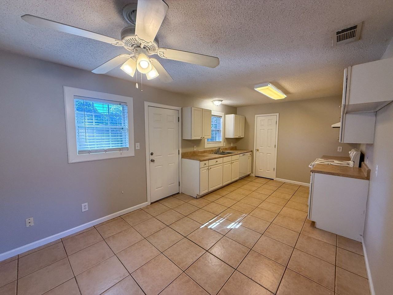 4321 Chalet Cir - Photo 4 of 18