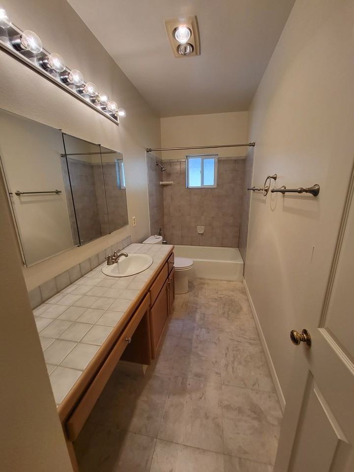 1000 Spring Meadow Dr - Photo 7 of 14