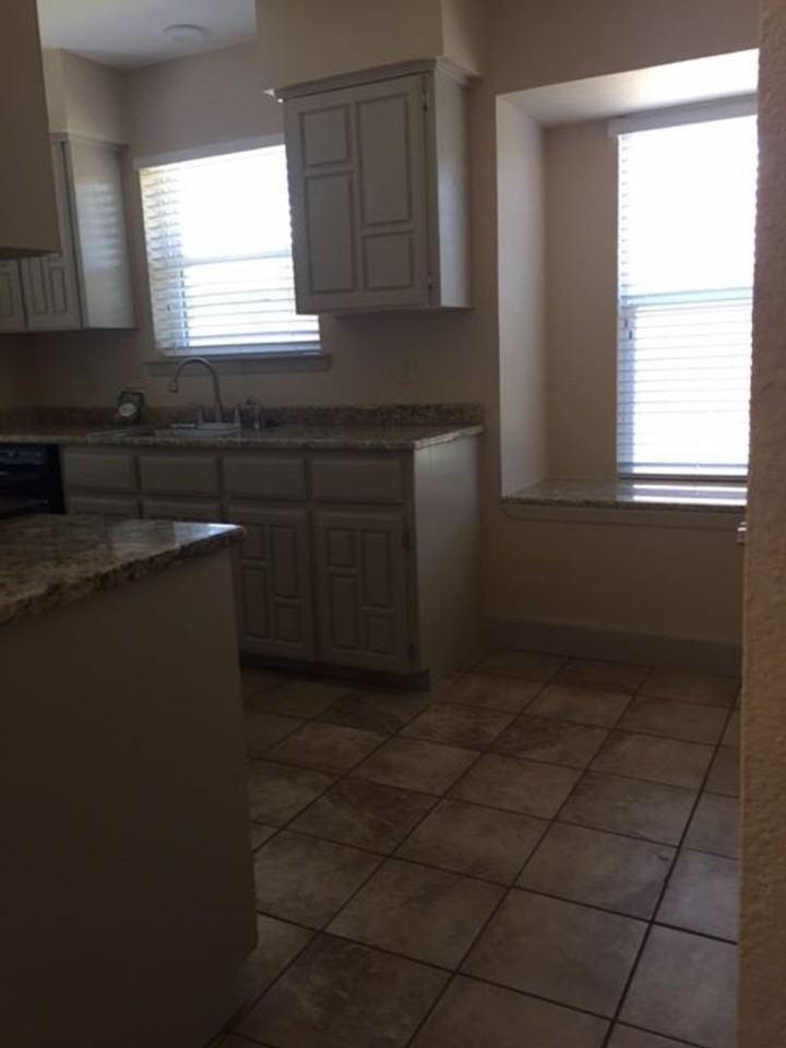 9844 Camfield Ave - Photo 2 of 12