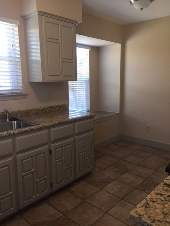 9844 Camfield Ave - Photo 3 of 12