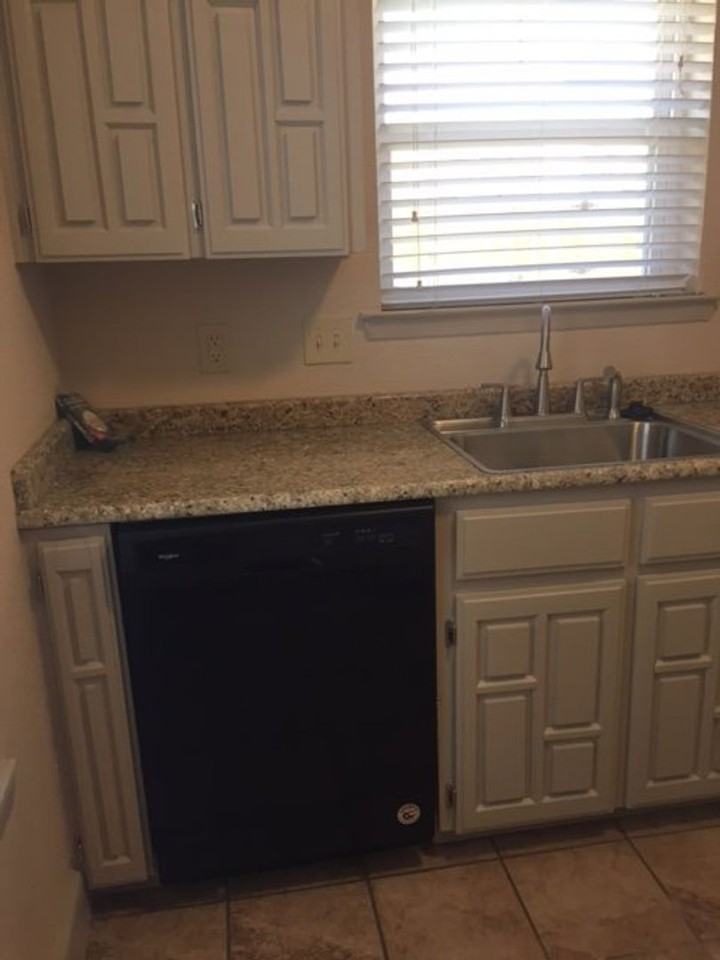 9844 Camfield Ave - Photo 4 of 12