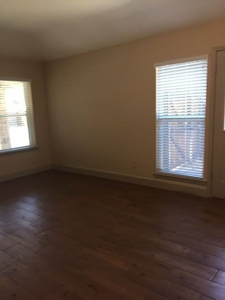 9844 Camfield Ave - Photo 6 of 12
