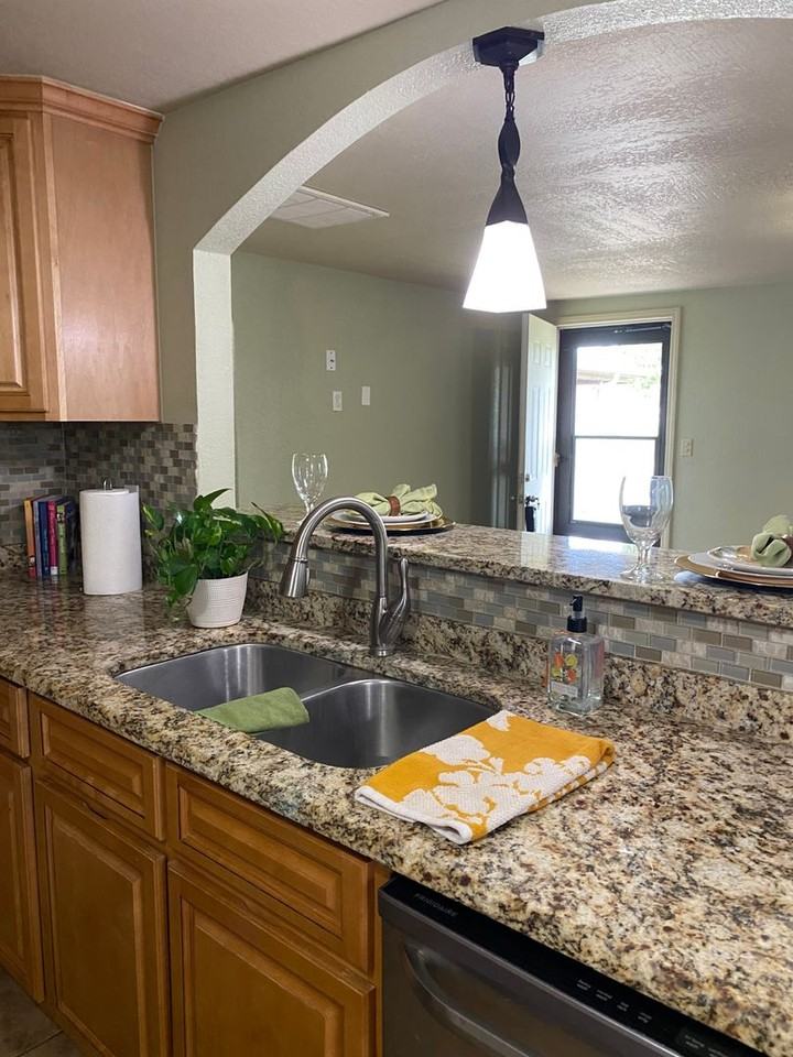 827 W Brule St - Photo 6 of 16