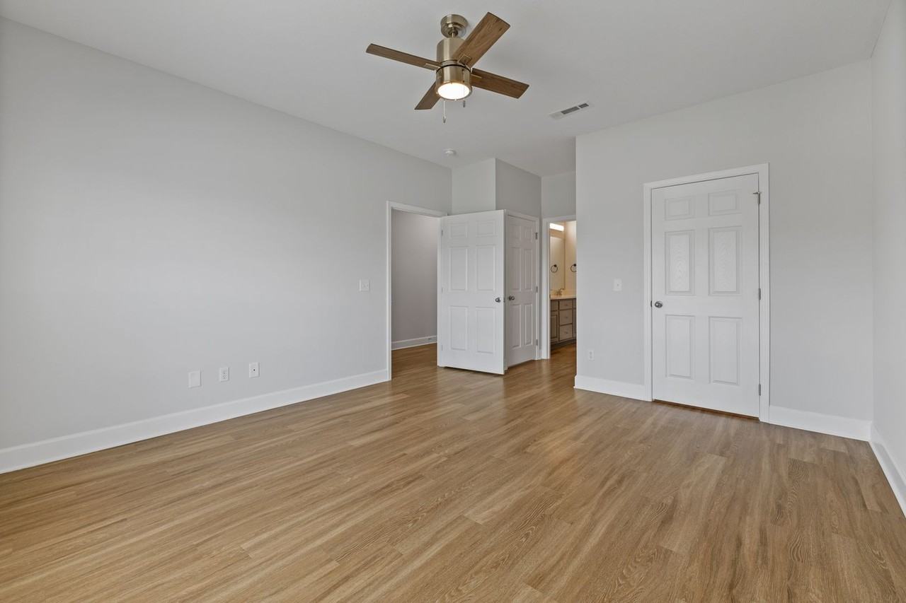 134 Wingate Ave - Photo 4 of 17